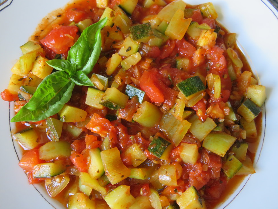 Gemüsesoße mit Zucchini, Paprika und Tomate von sonnenschweif | Chefkoch