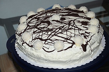 Coconut Layered Chocolate Cake (Bild)