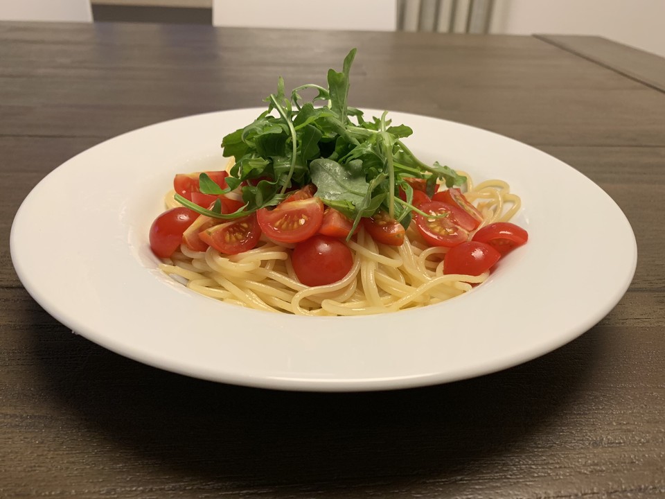 Knoblauchspaghetti mit frischen Tomaten von Smello | Chefkoch