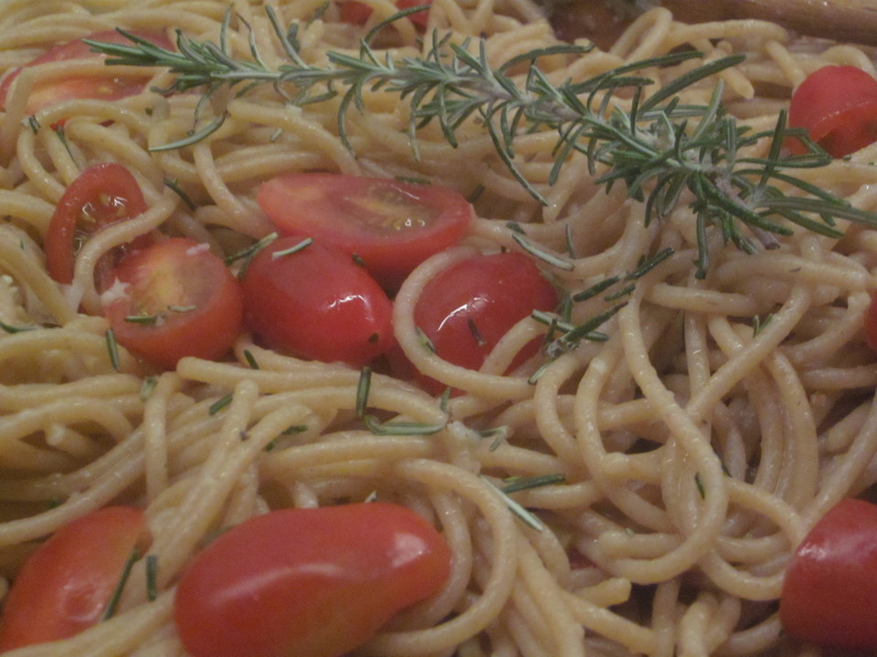 Knoblauchspaghetti mit frischen Tomaten von Smello | Chefkoch