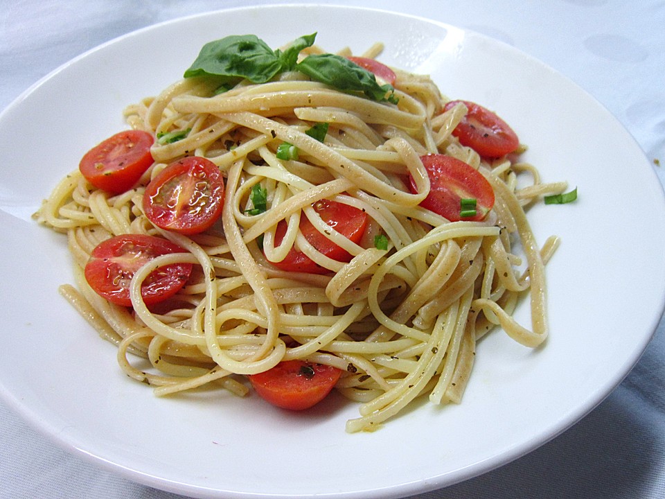 Knoblauchspaghetti mit frischen Tomaten von Smello | Chefkoch