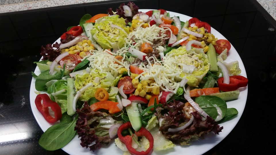 Gemischter Salat mit geriebenem Käse von mknb | Chefkoch