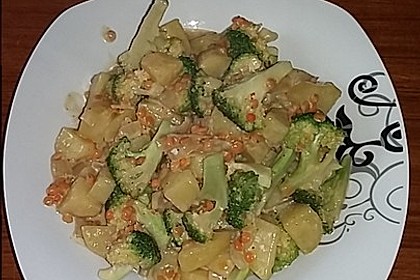 Kartoffel-Brokkoli-Curry mit Kokosmilch (Bild)