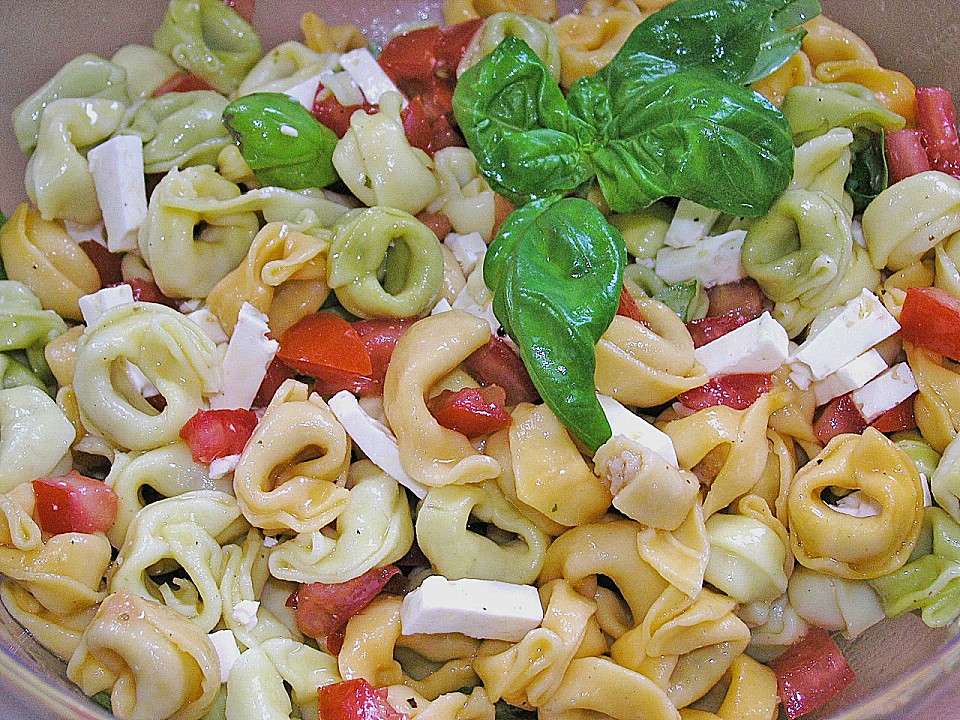 Tortellini - Salat mit Schafskäse und Tomaten von frucht_bonbon | Chefkoch