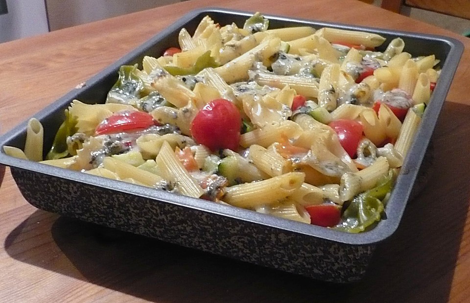 Tomatengratin mit Zucchini, Nudeln und Roquefort von erdbeerolga | Chefkoch