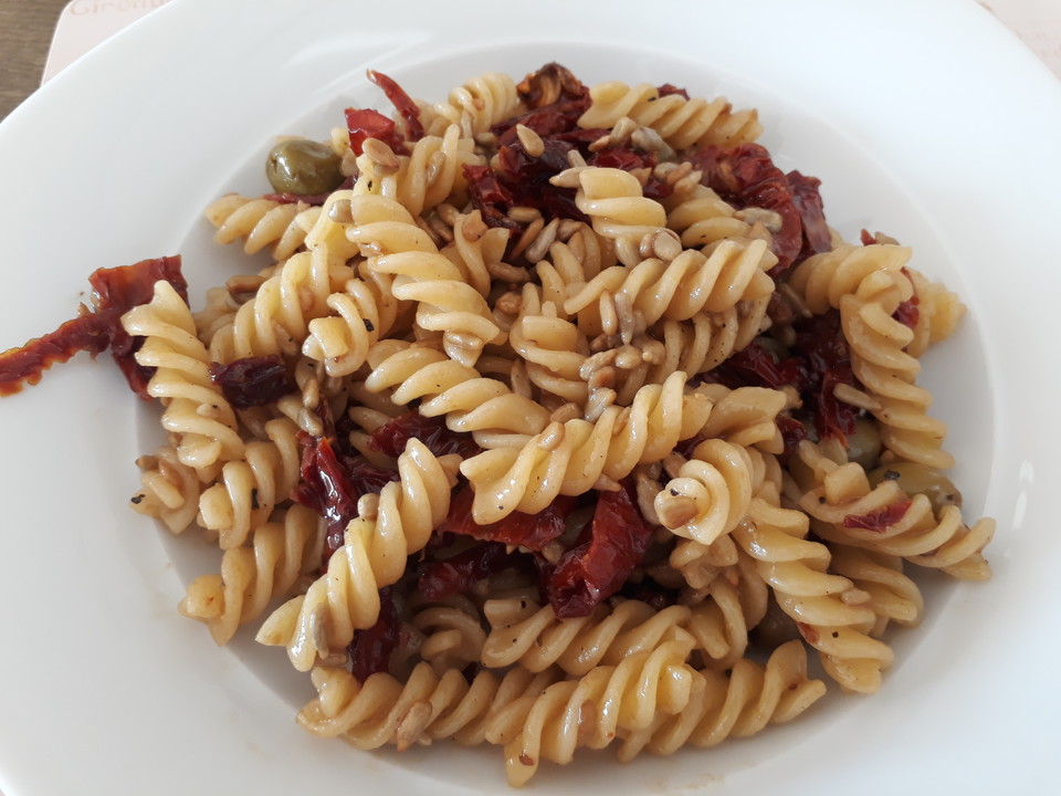 1a Sommer - Nudelsalat mit Honig - Senf - Dressing | Chefkoch