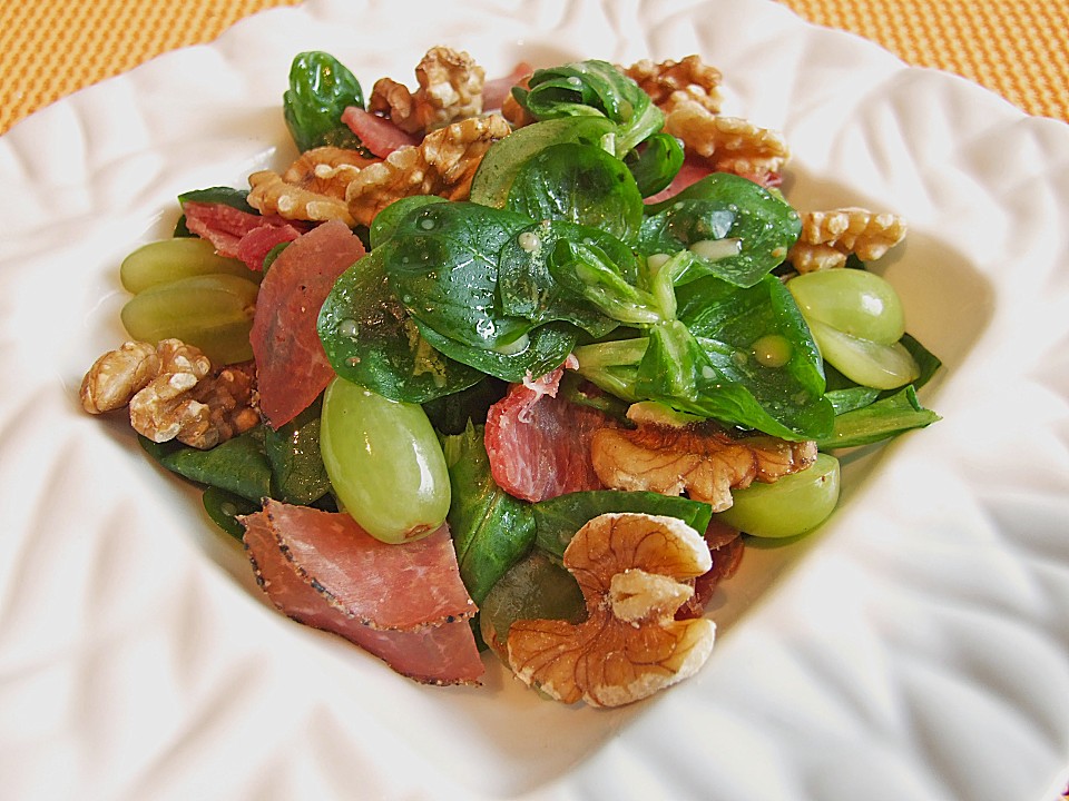 Gourmet Feldsalat mit Trauben, Schinken und Nüssen von courmet | Chefkoch