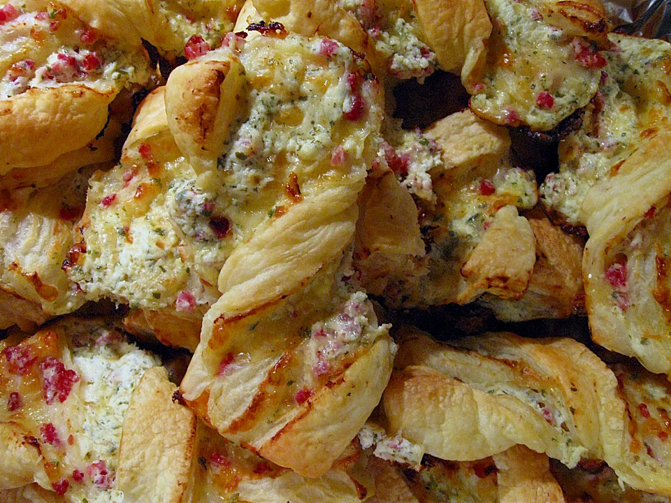 Blätterteig-Schinken-Käse-Stangen von DieliebeBeate | Chefkoch