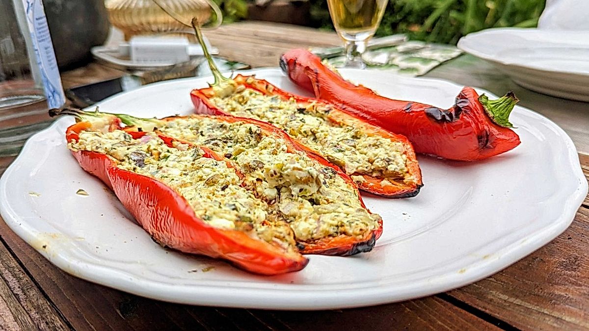 Spannende Gefllter Spitzpaprika Mit Feta Fotos