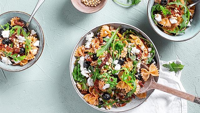 Schneller italienischer Nudelsalat
