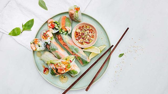 Viki kocht Sommerrollen mit knusprigem Lachs