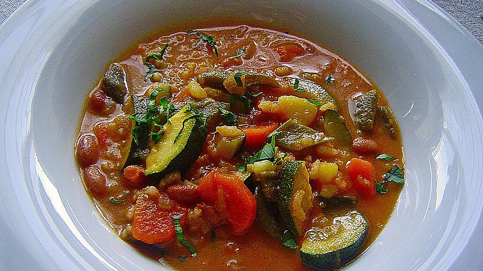 Minestrone – gehaltvolle Suppe aus Italien