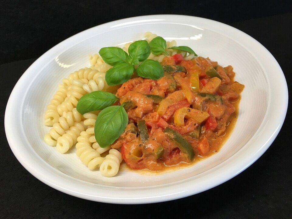 Paprika-Tomaten-Käse-Sauce für Spaghetti von Sternenzählerin| Chefkoch Paprika-Tomaten-Käse-Sauce für Spaghetti von Sternenzählerin| Chefkoch