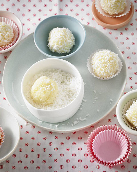 Weiße Schokoladentrüffel / Schneebällchen von knebelj Weiße Schokoladentrüffel / Schneebällchen von knebelj