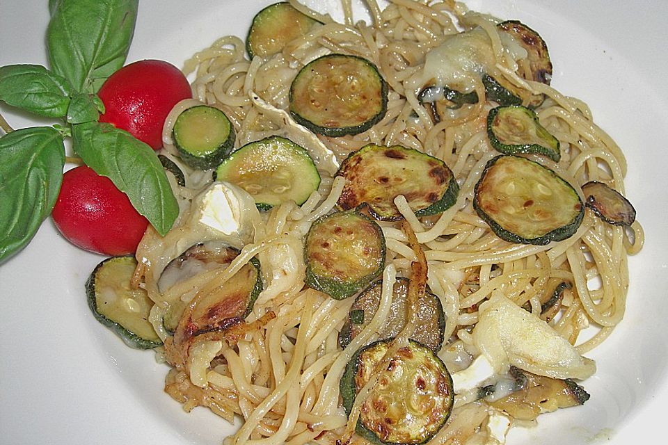 Spaghetti mit Ziegenkäse und Zucchini