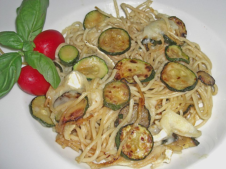 Spaghetti mit Ziegenkäse und Zucchini von UschiG| Chefkoch