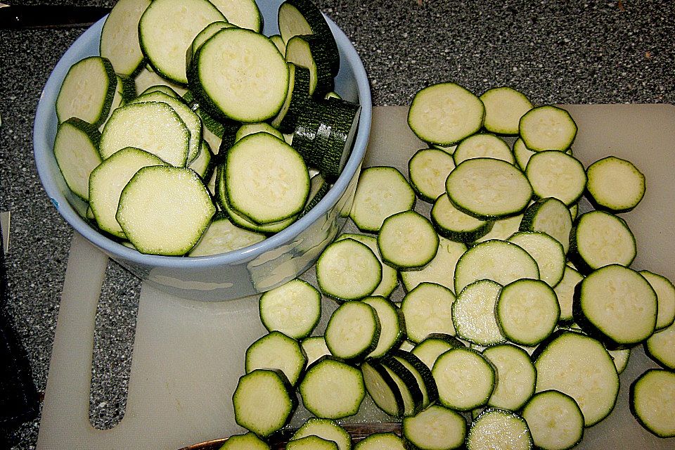 Spaghetti mit Ziegenkäse und Zucchini