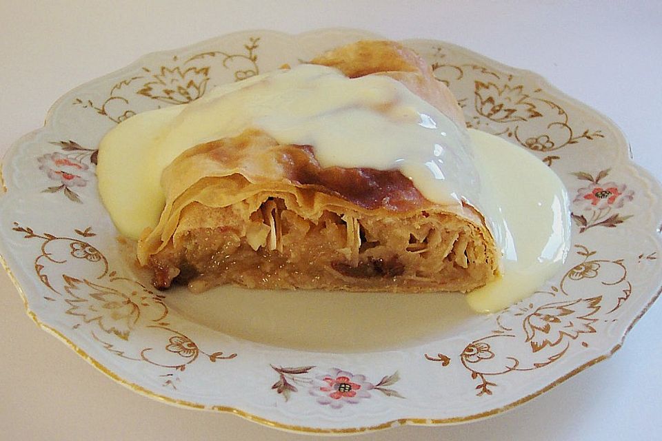 Apfelstrudel mit Yufkateigblättern