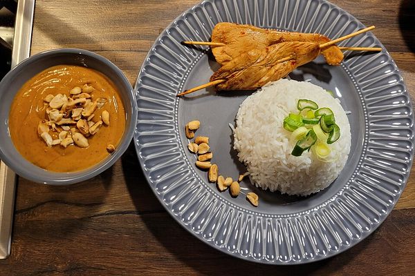 Satè Spießchen mit Erdnußsoße und Basmati Reis von Strohhalm | Chefkoch