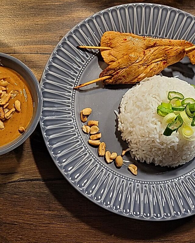 Satè Spießchen mit Erdnußsoße und Basmati Reis