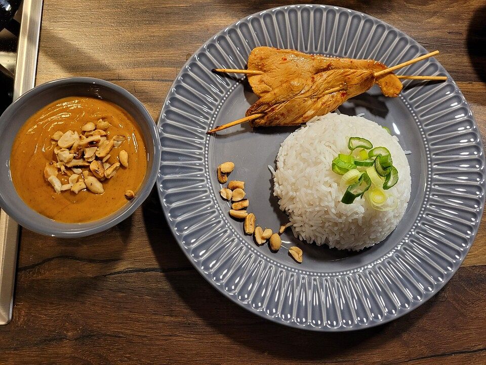 Satè Spießchen mit Erdnußsoße und Basmati Reis von Strohhalm| Chefkoch