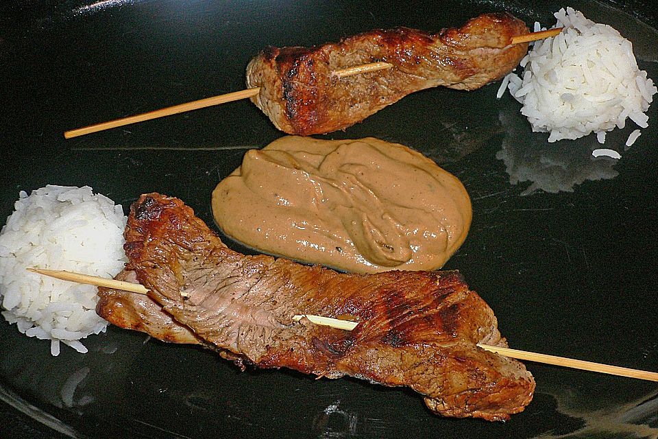 Satè Spießchen mit Erdnußsoße und Basmati Reis