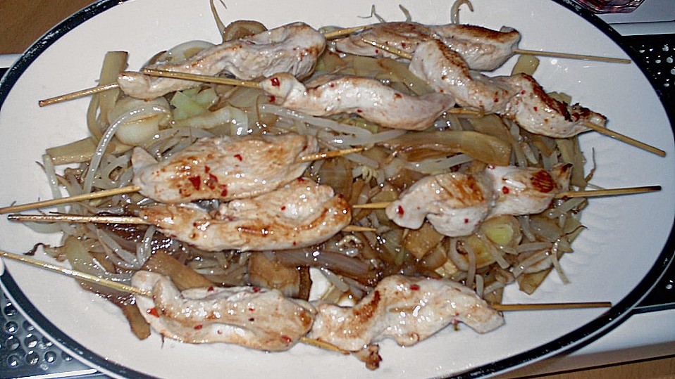 Satè Spießchen mit Erdnußsoße und Basmati Reis von Strohhalm