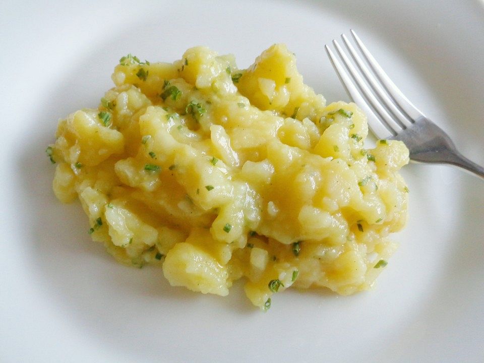 Süß - saurer Kartoffelsalat ohne Mayonnaise von Bluemousetina| Chefkoch