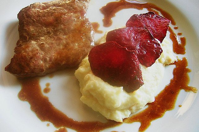 Rumpsteak mit Petersilienwurzelpüree und Rote Bete - Chips von ...