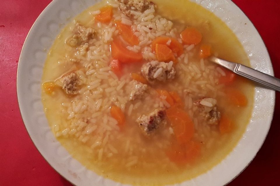 Möhren - Gemüse - Reis - Suppe mit Würstchen