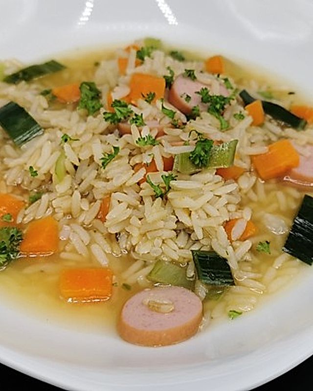 Möhren - Gemüse - Reis - Suppe mit Würstchen