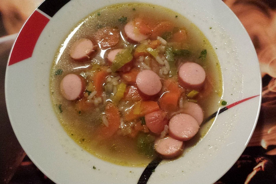 Möhren - Gemüse - Reis - Suppe mit Würstchen