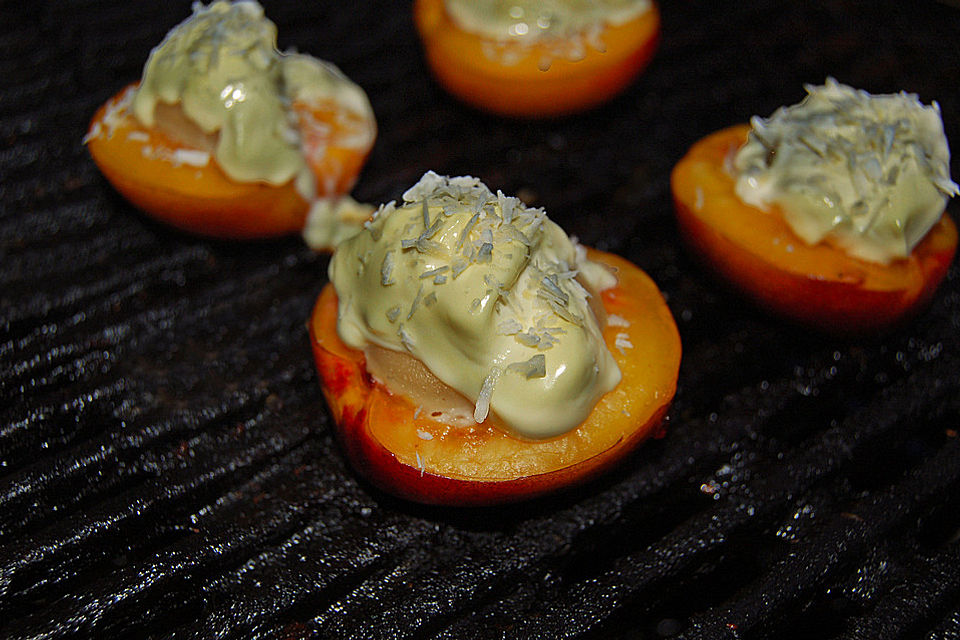 Nektarinen mit Marzipan und Mascarpone