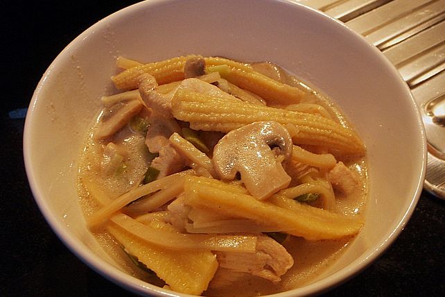 Grünes Thai Curry mit Hühnchen von jarunee Chefkoch