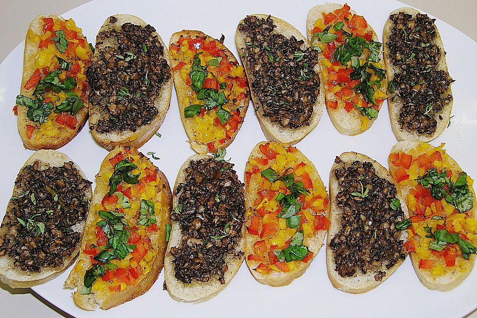 Bruschetta mit Pilzen und Paprika