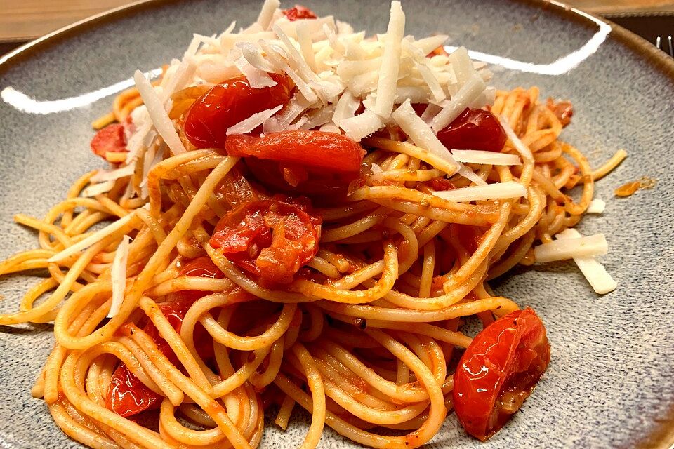 Frische Tomatensauce für Spaghetti