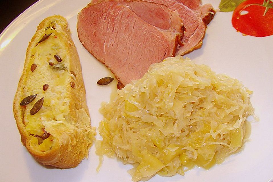 Tiropitaki - Kartoffelstrudel mit Bärlauchsabayon Tiropitaki - Kartoffelstrudel mit Bärlauchsabayon