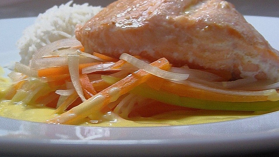 Lachsfilet mit Gemüse-Julienne in Safran-Sauce von Ingrid_R