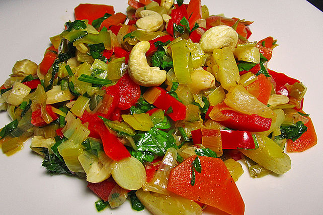 Chrissis fruchtig - nussige Gemüsepfanne von Chrissi09| Chefkoch