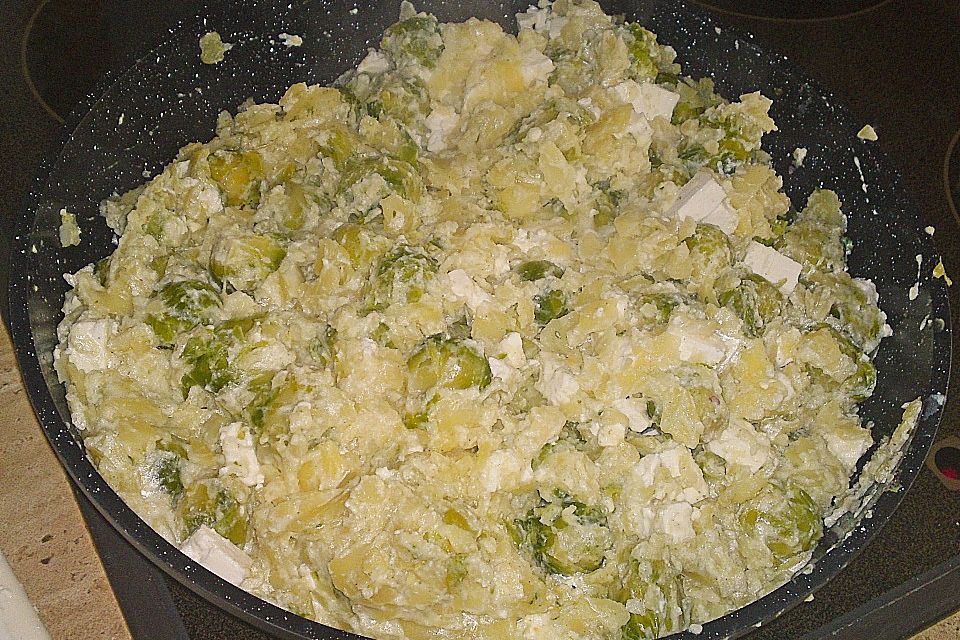 Kartoffel-Rosenkohl-Pfanne mit Feta