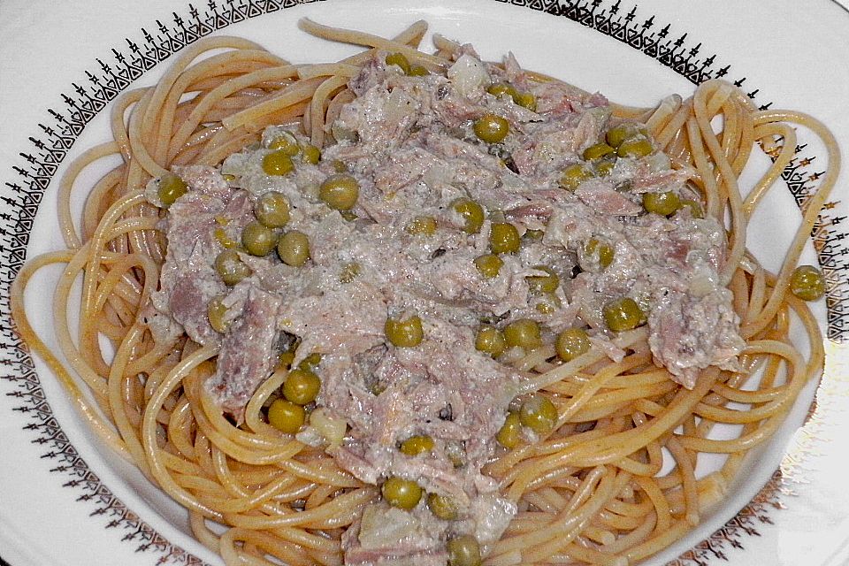 Vollkornspaghetti mit Thunfisch - Erbsen - Sauce