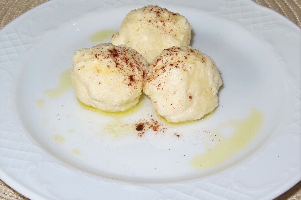 Topfengrießknödel