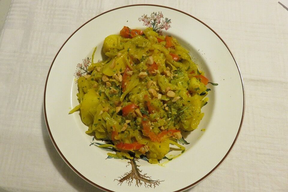 Weißkohl mit einem Erdnuss - Curry