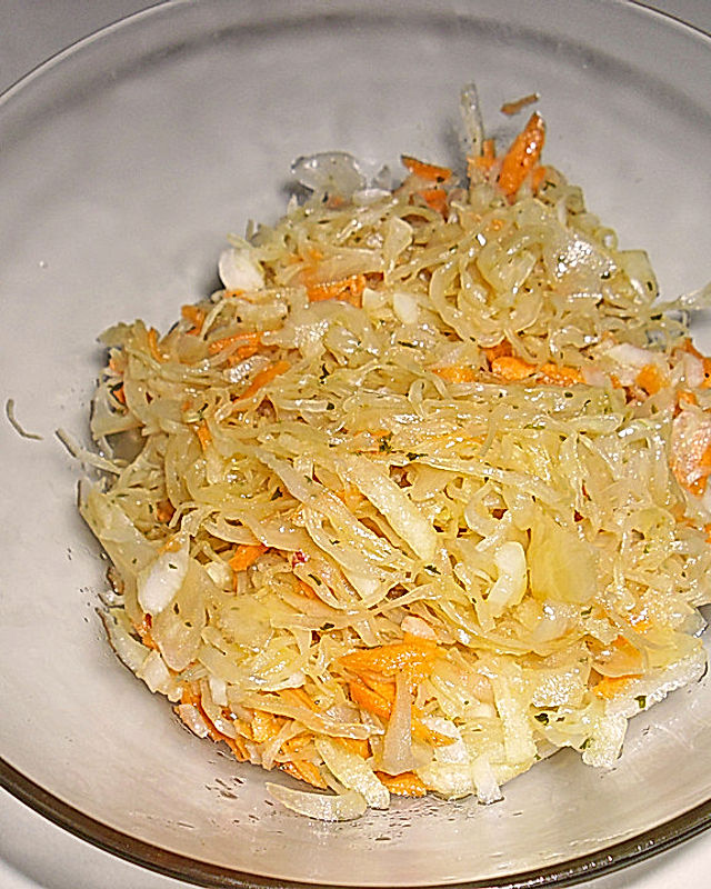Sauerkrautsalat nach Omas Art