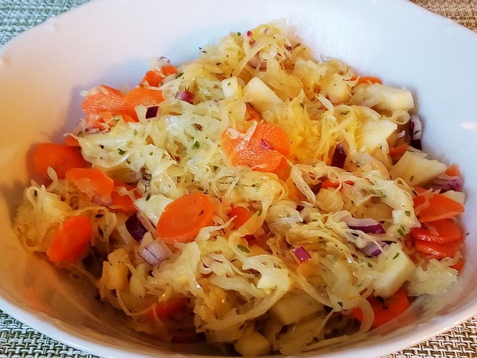 Sauerkrautsalat nach Omas Art von juana82 | Chefkoch