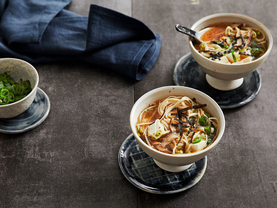Vegetarische Miso Ramen Suppe mit 7 Toppings » REZEPT