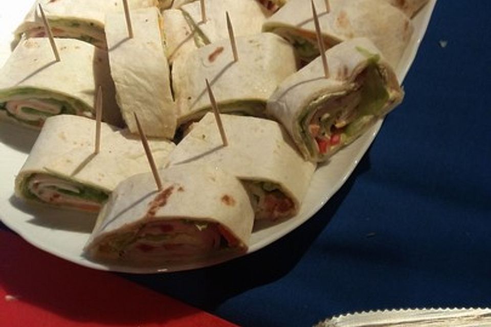 Party Wraps mit Frischkäse und Putenbrust