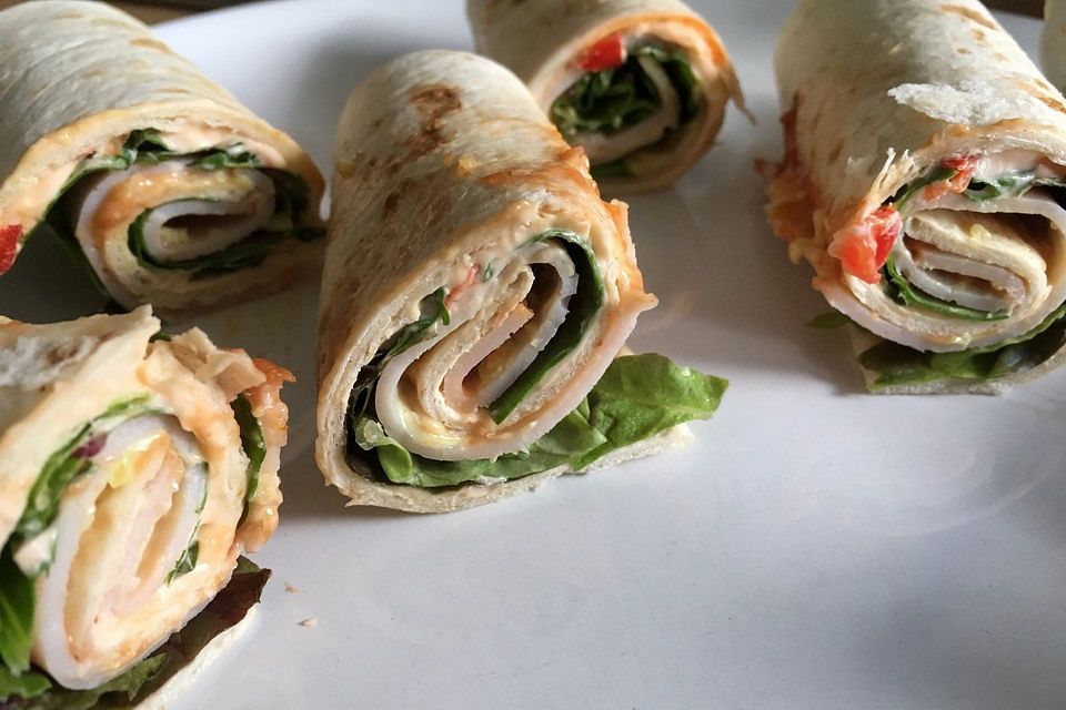 Party Wraps mit Frischkäse und Putenbrust