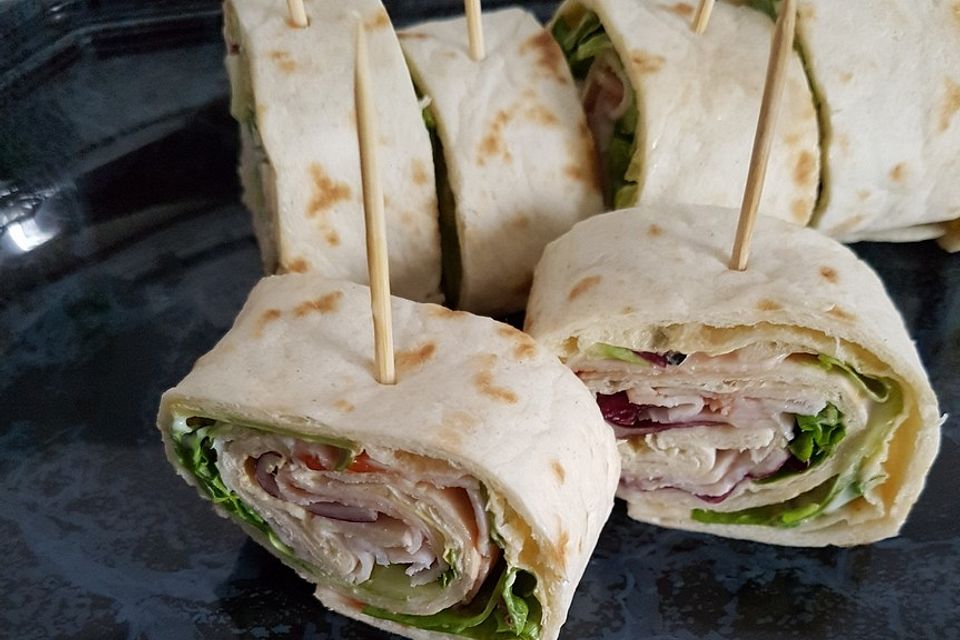 Party Wraps mit Frischkäse und Putenbrust