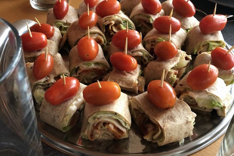 Party Wraps mit Frischkäse und Putenbrust